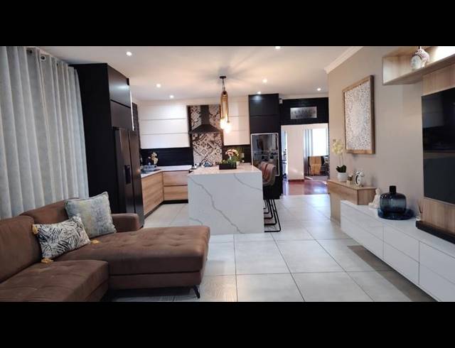 3 BEDROOM HOUSE FOR SALE IN SEA VIEW